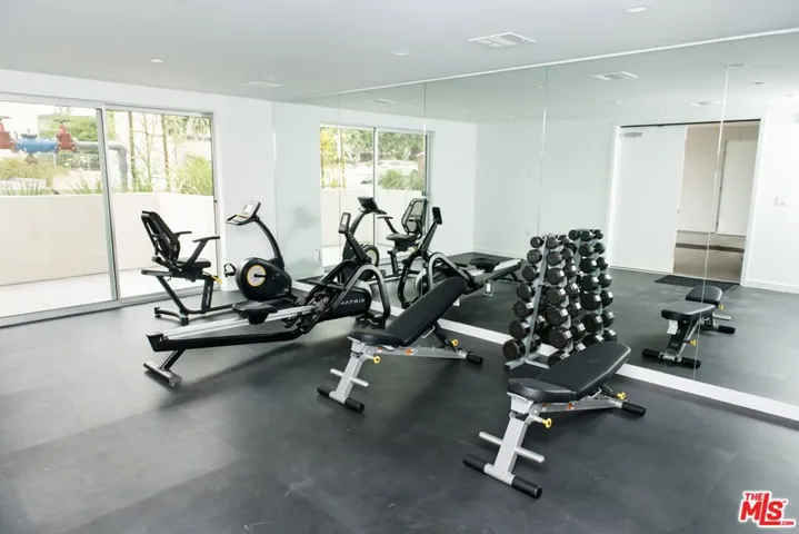 625 S Barrington Avenue 210, Los Angeles, California 90049