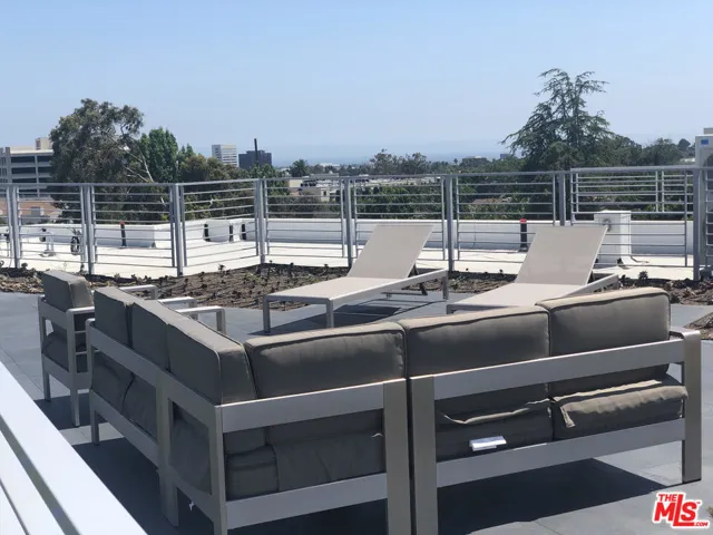 625 S Barrington Avenue 210, Los Angeles, California 90049