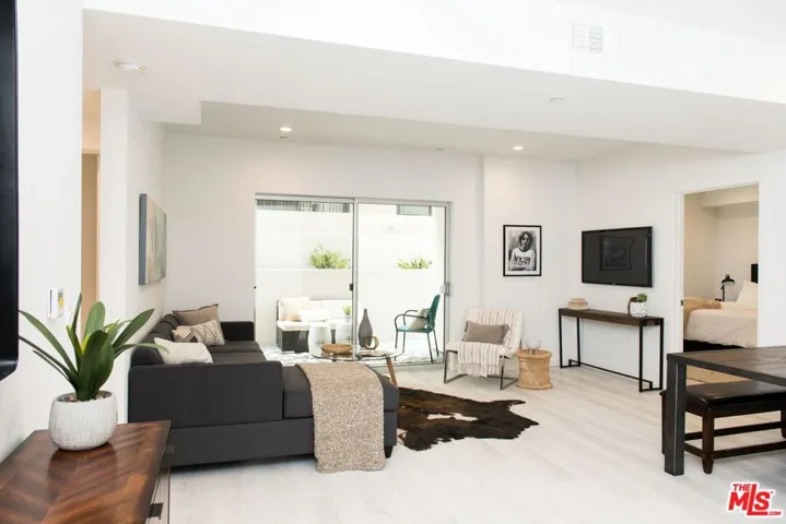 625 S Barrington Avenue 210, Los Angeles, California 90049