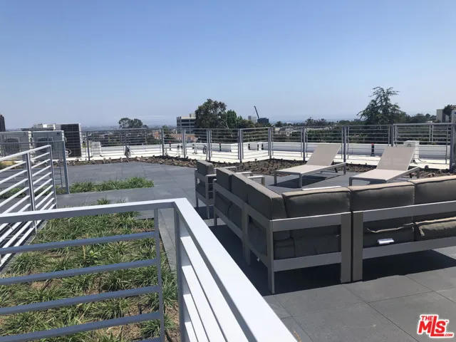 625 S Barrington Avenue 210, Los Angeles, California 90049
