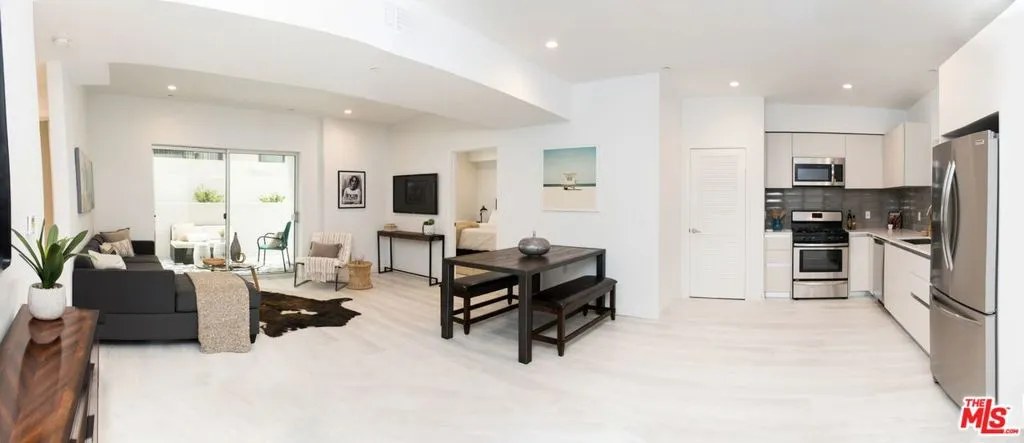 625 S Barrington Avenue 210, Los Angeles, California 90049
