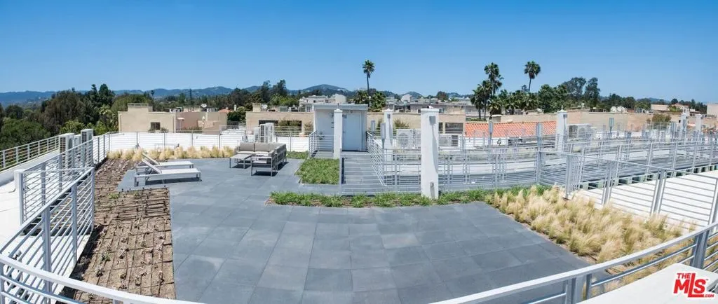 625 S Barrington Avenue 210, Los Angeles, California 90049