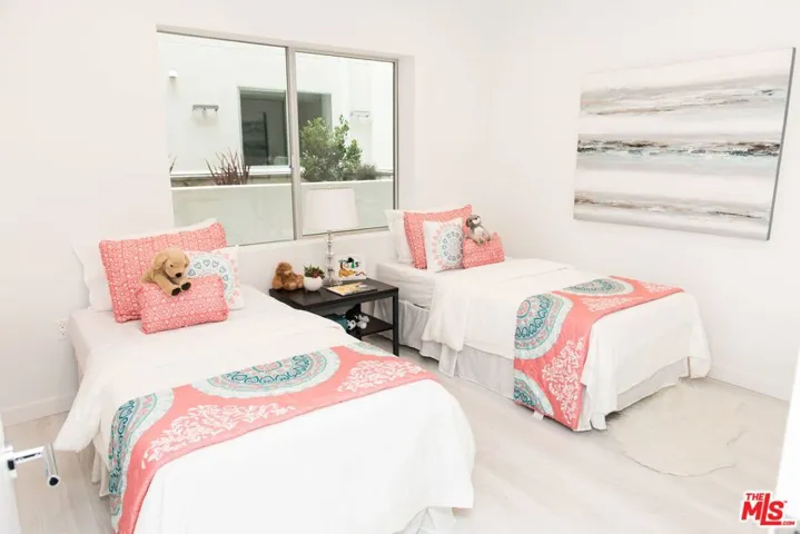625 S Barrington Avenue 210, Los Angeles, California 90049