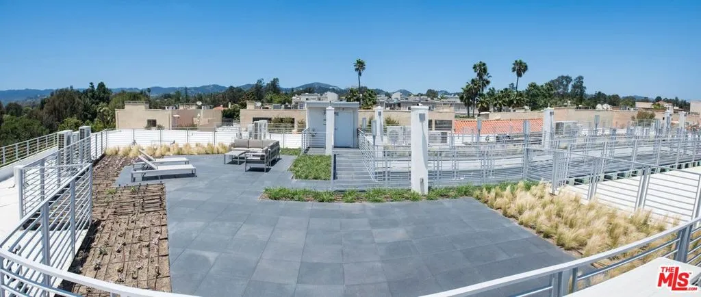 625 S Barrington Avenue 210, Los Angeles, California 90049