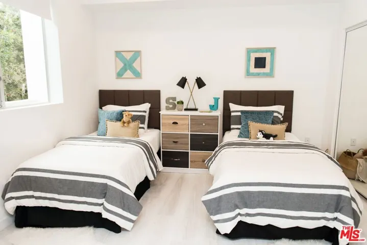 625 S Barrington Avenue 210, Los Angeles, California 90049