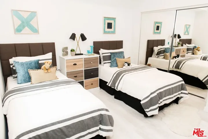 625 S Barrington Avenue 210, Los Angeles, California 90049