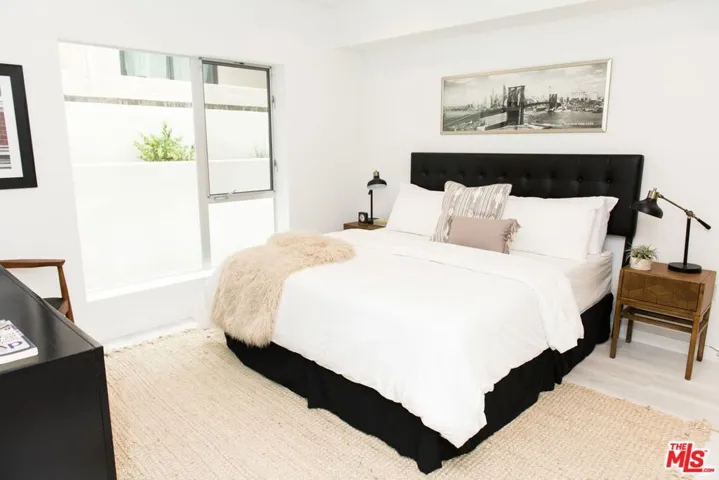 625 S Barrington Avenue 210, Los Angeles, California 90049