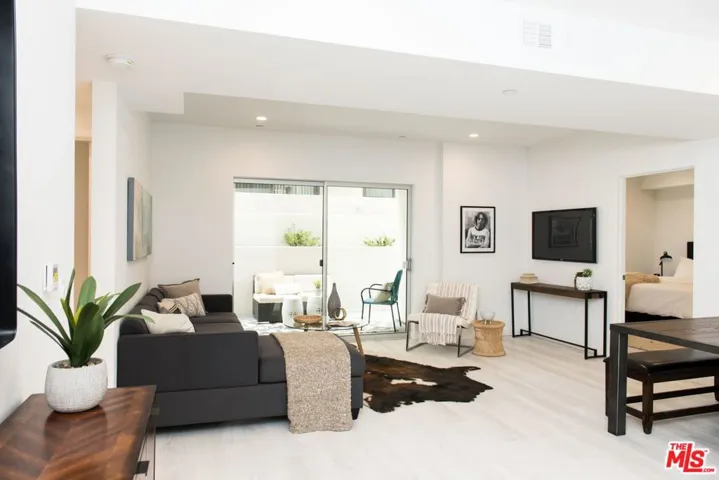 625 S Barrington Avenue 210, Los Angeles, California 90049