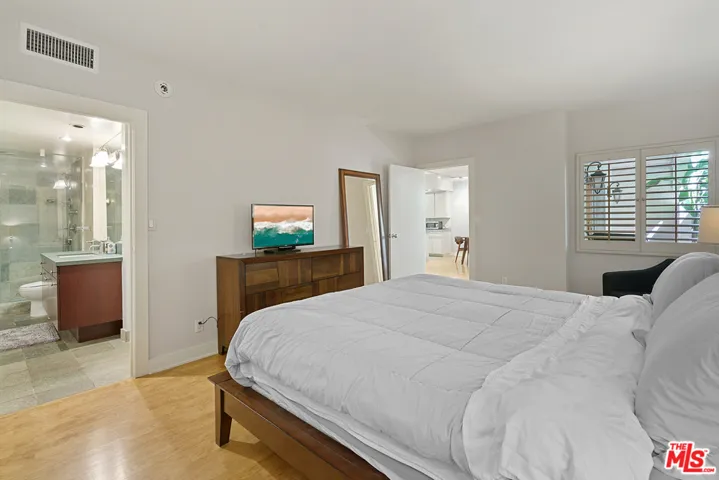 1131 Alta Loma Road 117, West Hollywood, California 90069