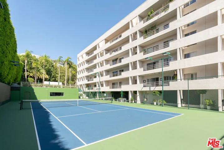 1131 Alta Loma Road 117, West Hollywood, California 90069