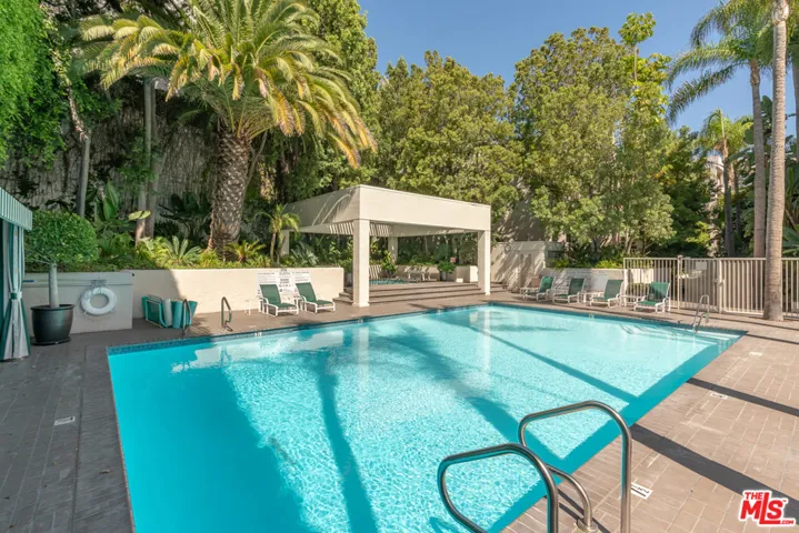 1131 Alta Loma Road 117, West Hollywood, California 90069