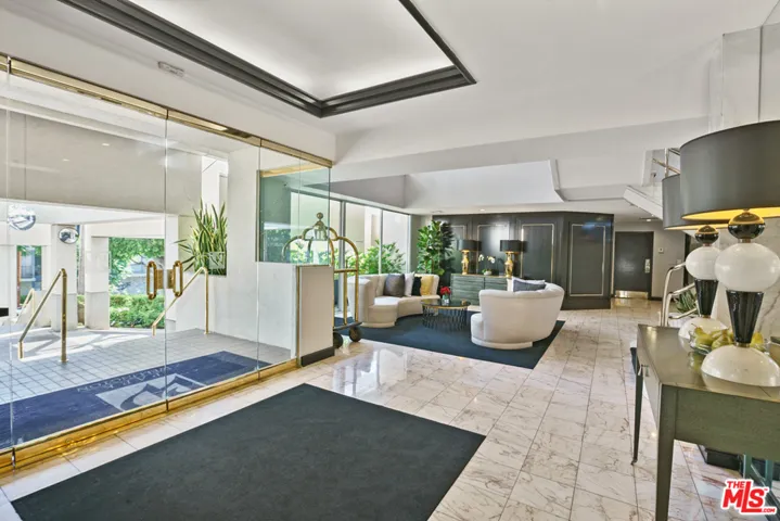 1131 Alta Loma Road 117, West Hollywood, California 90069