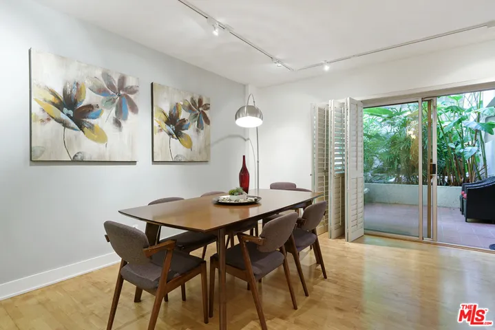 1131 Alta Loma Road 117, West Hollywood, California 90069