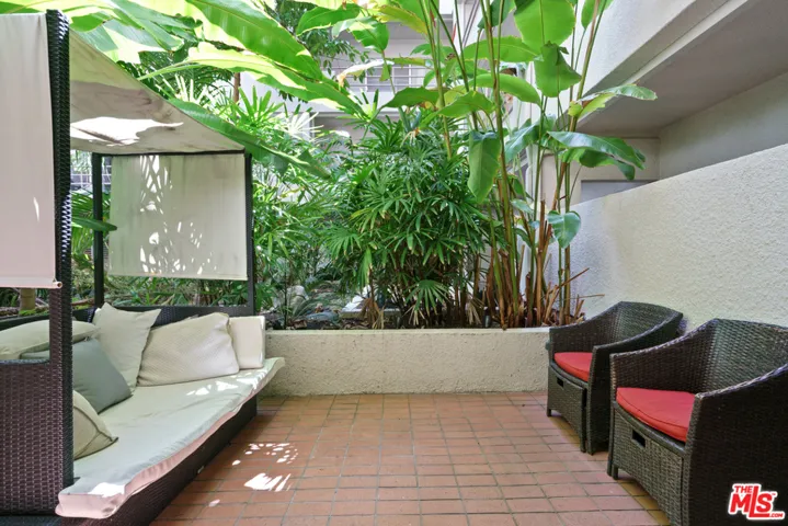 1131 Alta Loma Road 117, West Hollywood, California 90069