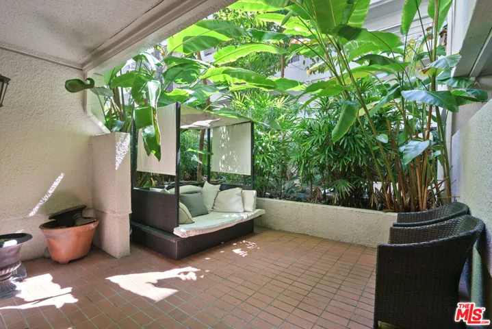 1131 Alta Loma Road 117, West Hollywood, California 90069