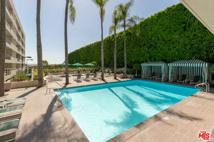1131 Alta Loma Road 117, West Hollywood, California 90069