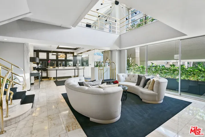 1131 Alta Loma Road 117, West Hollywood, California 90069