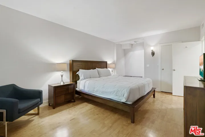 1131 Alta Loma Road 117, West Hollywood, California 90069