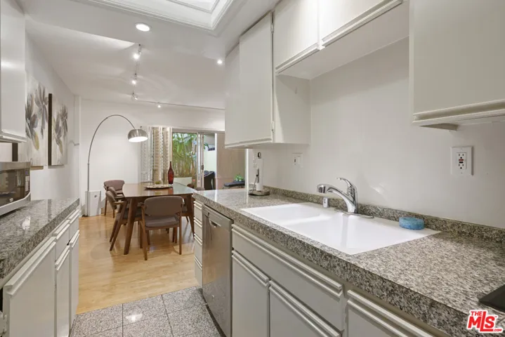 1131 Alta Loma Road 117, West Hollywood, California 90069
