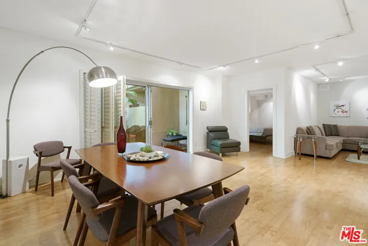 1131 Alta Loma Road 117, West Hollywood, California 90069