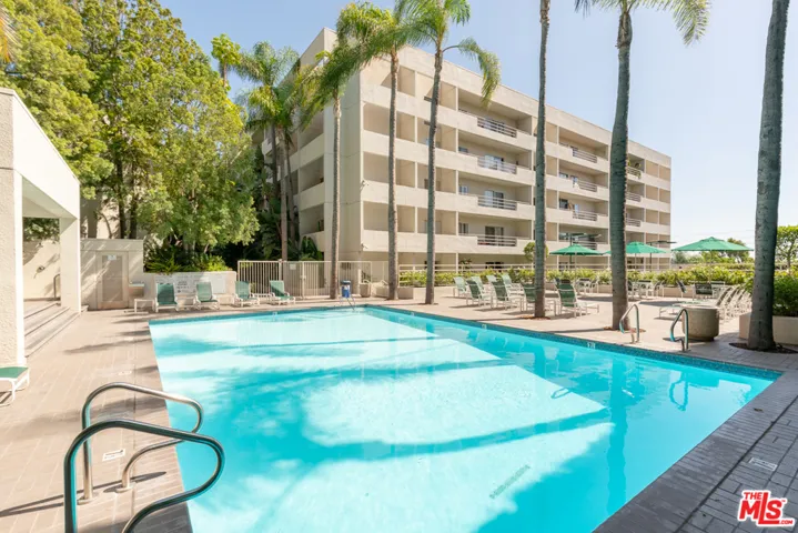 1131 Alta Loma Road 117, West Hollywood, California 90069
