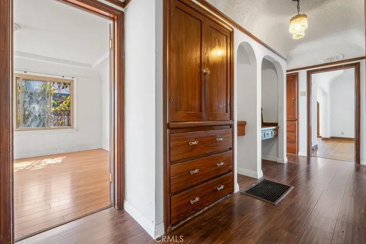 2822 Somerset Drive, Los Angeles, California 90016