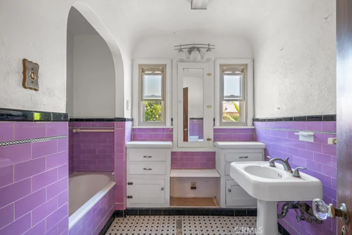 2822 Somerset Drive, Los Angeles, California 90016