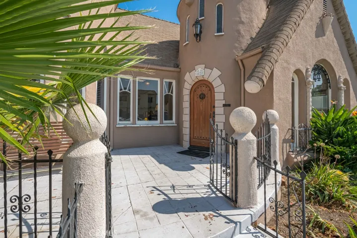 2822 Somerset Drive, Los Angeles, California 90016