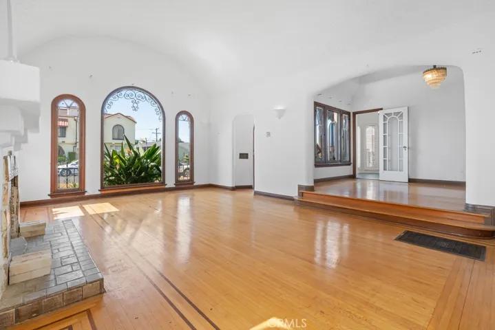 2822 Somerset Drive, Los Angeles, California 90016