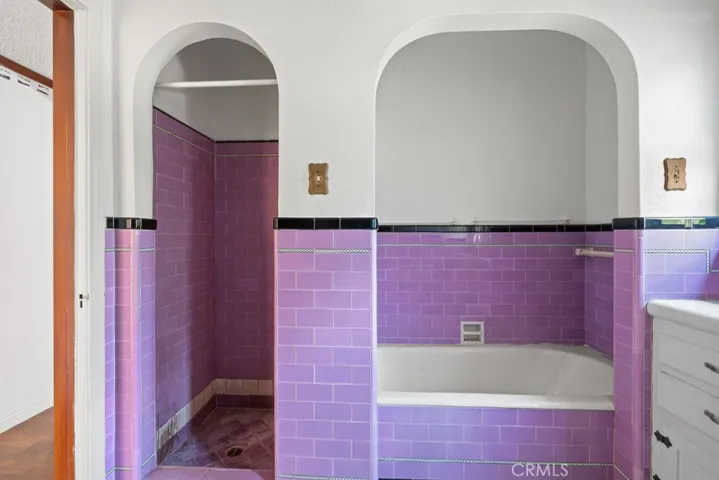 2822 Somerset Drive, Los Angeles, California 90016