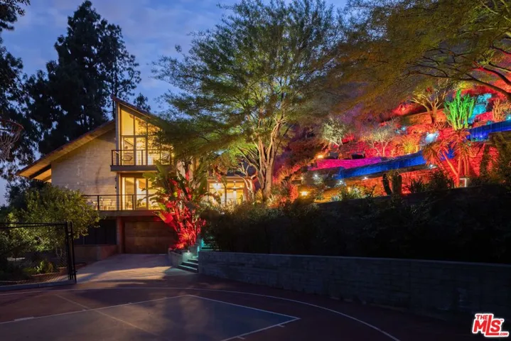 875 Skyland Drive, Sierra Madre, California 91024