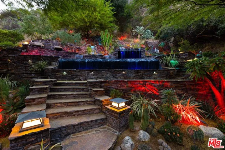 875 Skyland Drive, Sierra Madre, California 91024