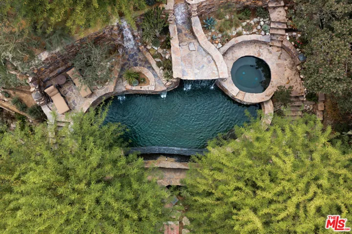 875 Skyland Drive, Sierra Madre, California 91024