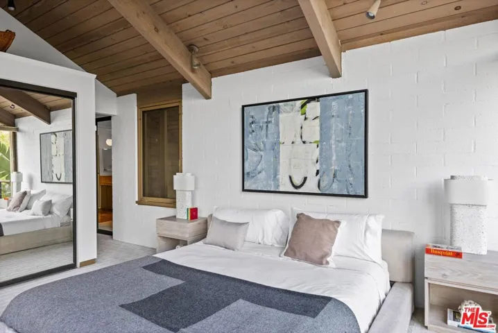 875 Skyland Drive, Sierra Madre, California 91024