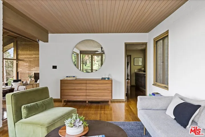 875 Skyland Drive, Sierra Madre, California 91024
