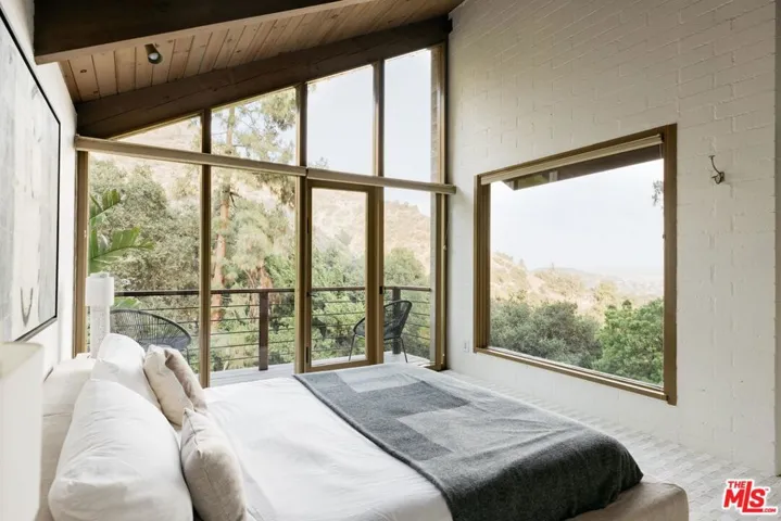 875 Skyland Drive, Sierra Madre, California 91024