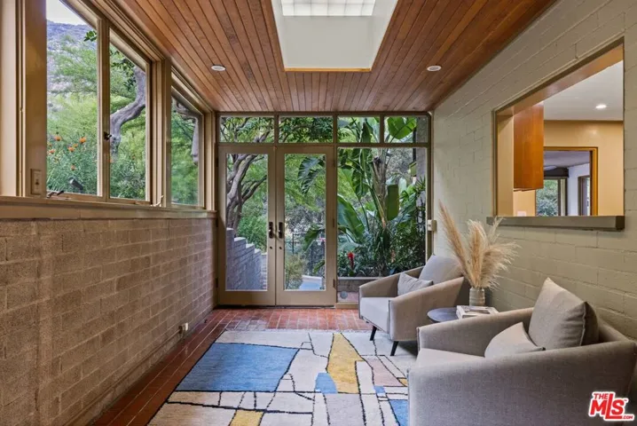 875 Skyland Drive, Sierra Madre, California 91024