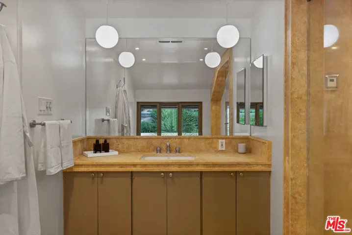 875 Skyland Drive, Sierra Madre, California 91024