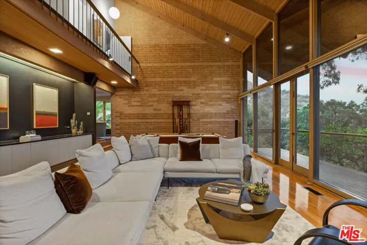 875 Skyland Drive, Sierra Madre, California 91024