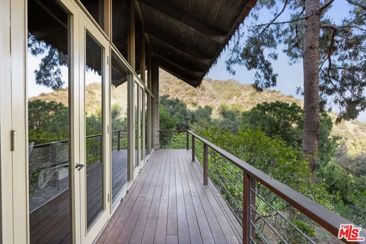 875 Skyland Drive, Sierra Madre, California 91024
