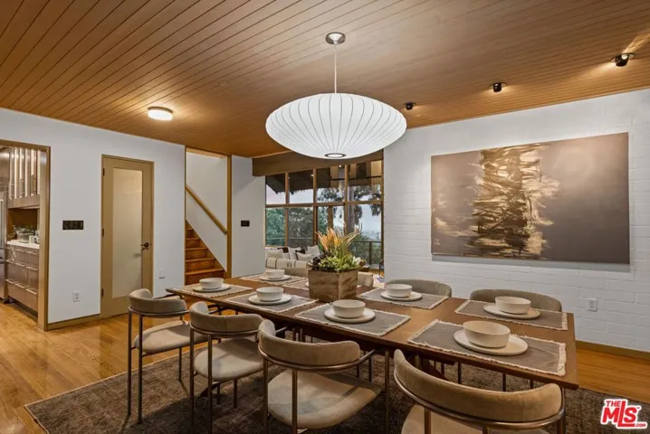 875 Skyland Drive, Sierra Madre, California 91024