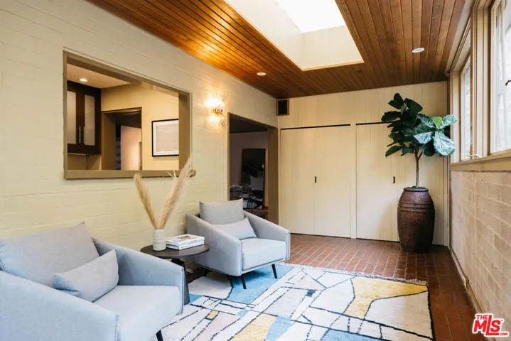875 Skyland Drive, Sierra Madre, California 91024