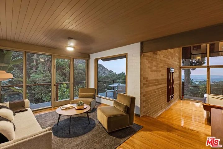 875 Skyland Drive, Sierra Madre, California 91024