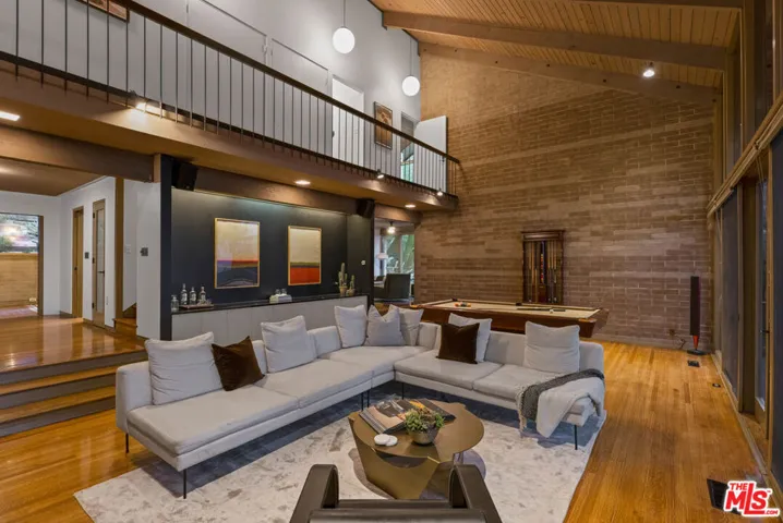 875 Skyland Drive, Sierra Madre, California 91024