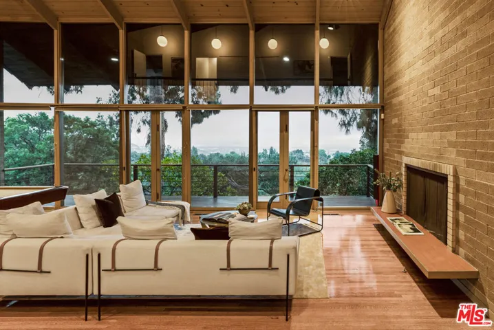 875 Skyland Drive, Sierra Madre, California 91024