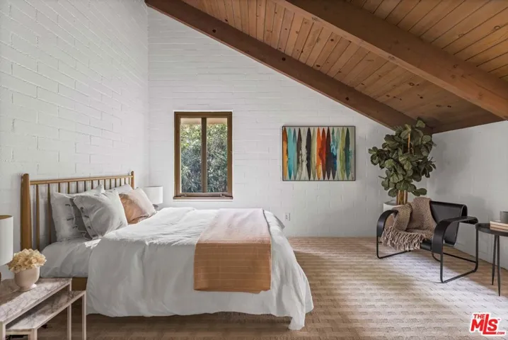875 Skyland Drive, Sierra Madre, California 91024