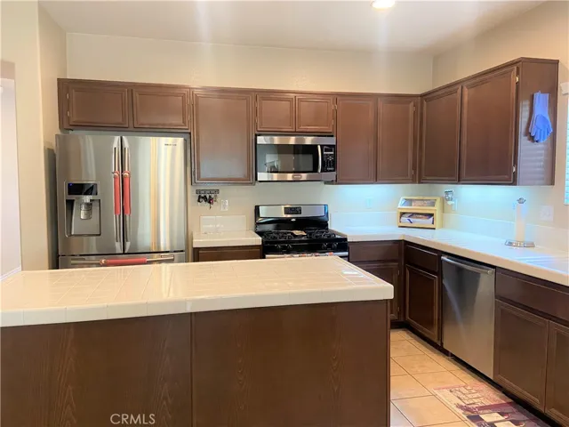 11603 Luna Road, Victorville, California 92392