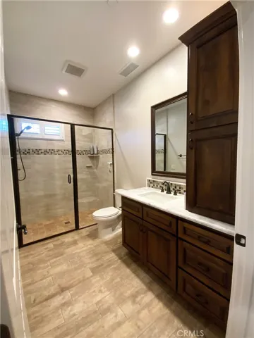 4th bd rm Bath ( 2nd master)