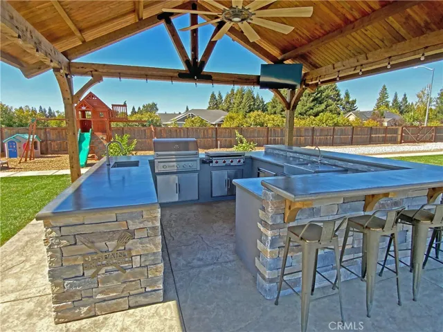 Out Door Kitchen