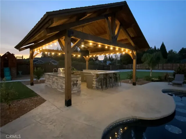 outdoor kitchen area
